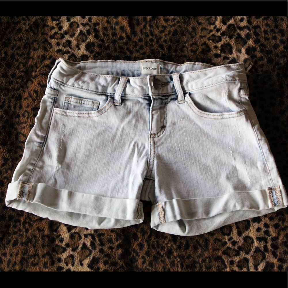 Boutique light wash denim shorts